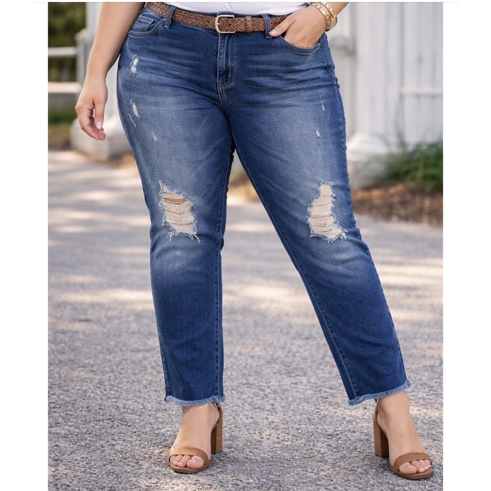 Torrid Boyfriend Sz 18 Jeans Distressed Raw Hem Medium Wash Plus